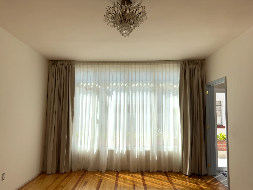 Selección profesional de telas para cortinas a la medida