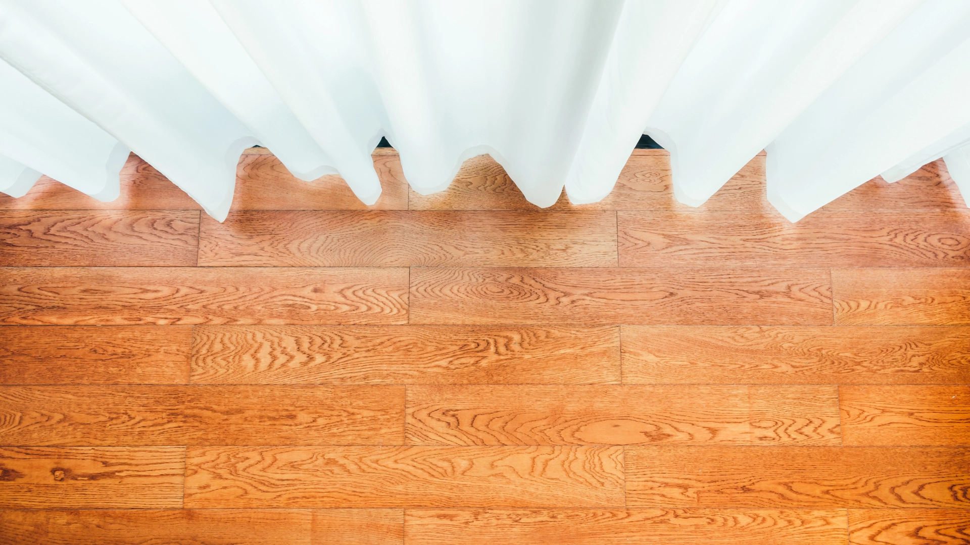 Pisos laminados, maderas, vinílicos, alfombras y pastos en México para proyectos residenciales y comerciales